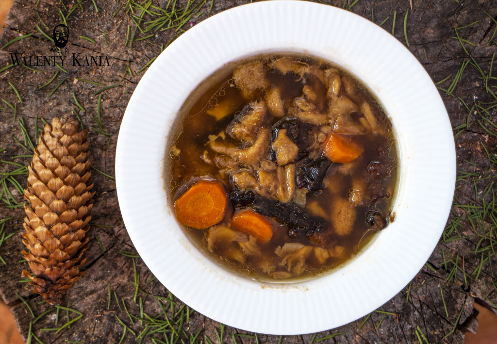 zupa_grzybowa_z_flakami_i_w¦Ödzonymi_sliwkami